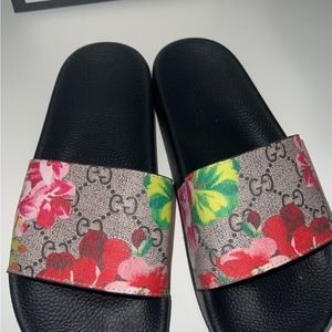 gucci slides, size 7!